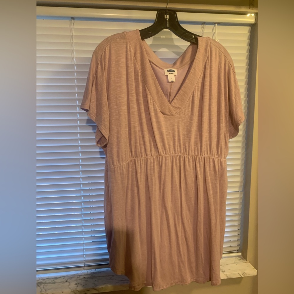 Old navy maternity L shirt. Worn once